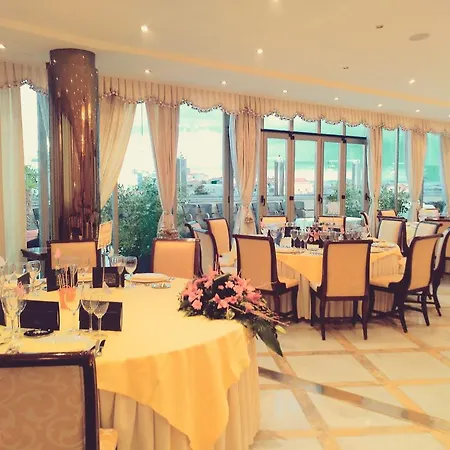 מלון Alameda Palace 5*