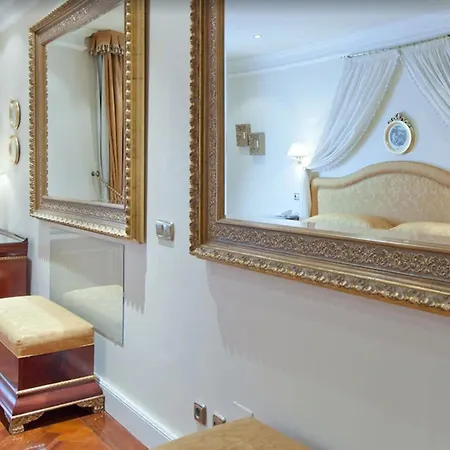 מלון Alameda Palace 5*