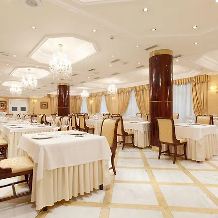 מלון Alameda Palace