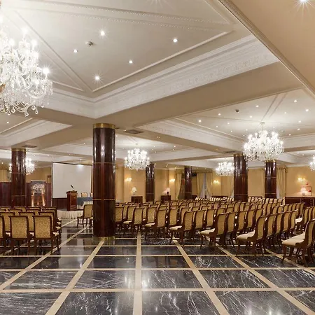 מלון Alameda Palace 5*