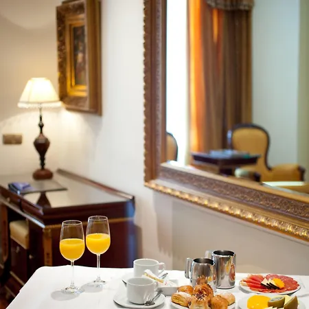 Alameda Palace מלון