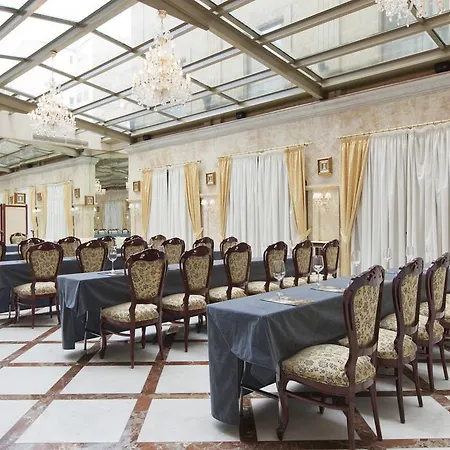 מלון Alameda Palace 5*