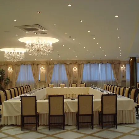 מלון Alameda Palace 5*