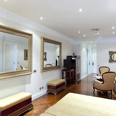 מלון Alameda Palace 5*