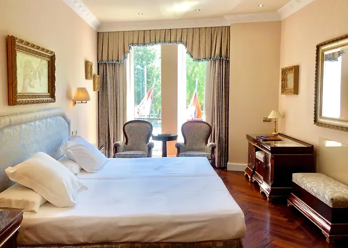 阿拉梅达宫酒店